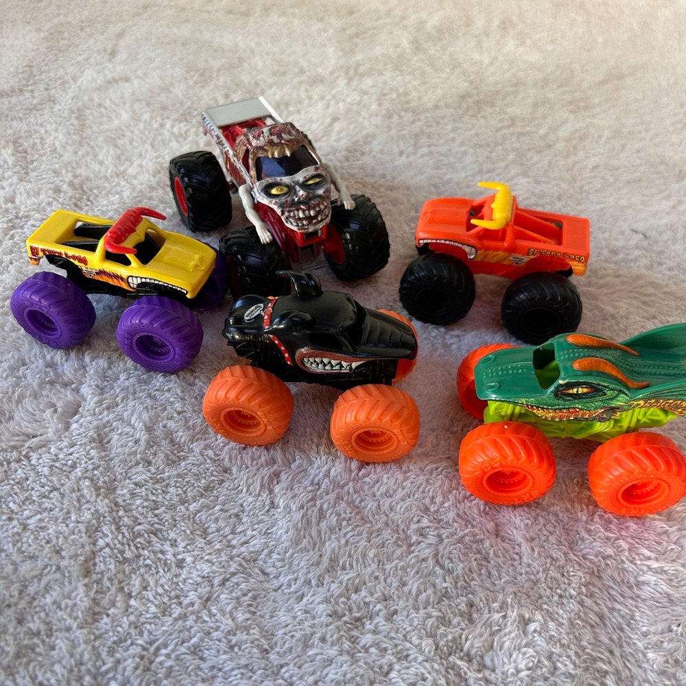 Monster Jam Truck Lot of 5 Zombie Dragon El Toro Loco Monster Mutt Plastic 1:64